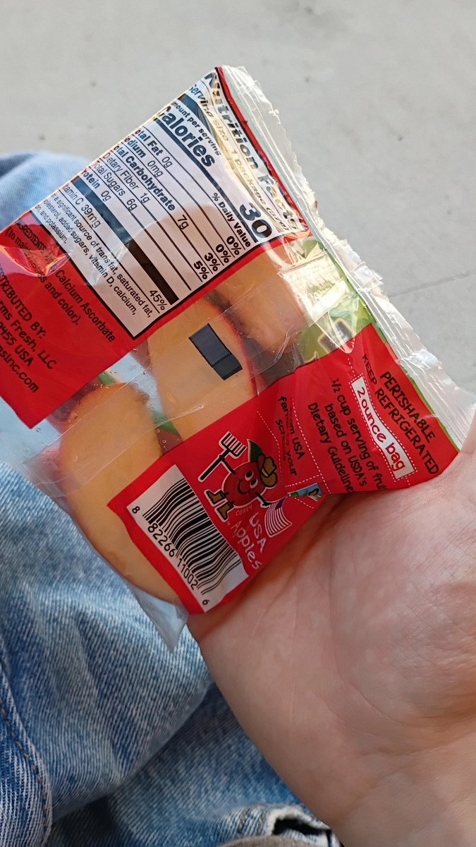 thisnick__'s tweet photo. Only 3 apple slices in the bag my day is ruined https://t.co/eVEbtkoomE
