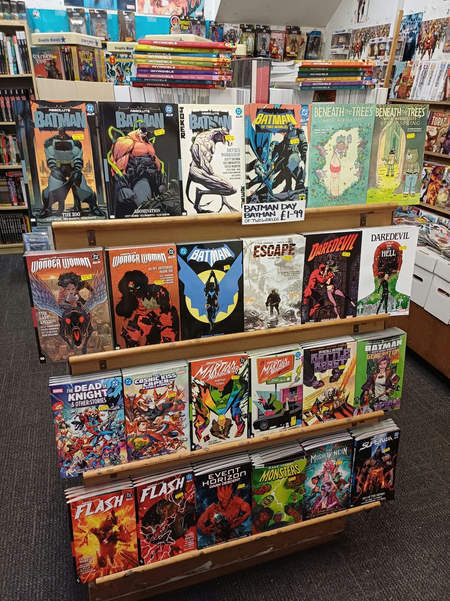 ComixShoppe's tweet photo. Some of the GRAPHIC NOVELS on the shelves now https://t.co/ES12D2Gbvd