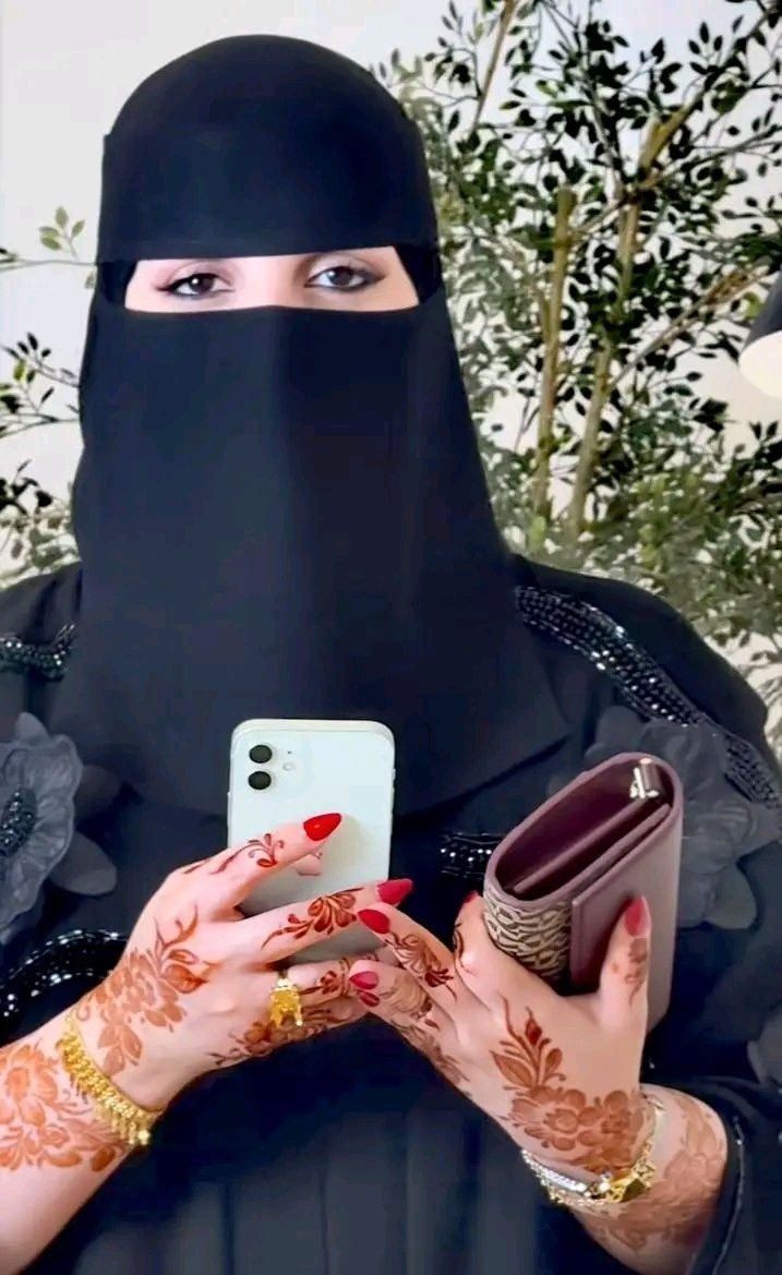 guf2s's tweet photo. مساء الخير 🌹

من وجهة نظرك الرجل مكانه وين؟؟😊🌸 https://t.co/JwJnnTXkmZ