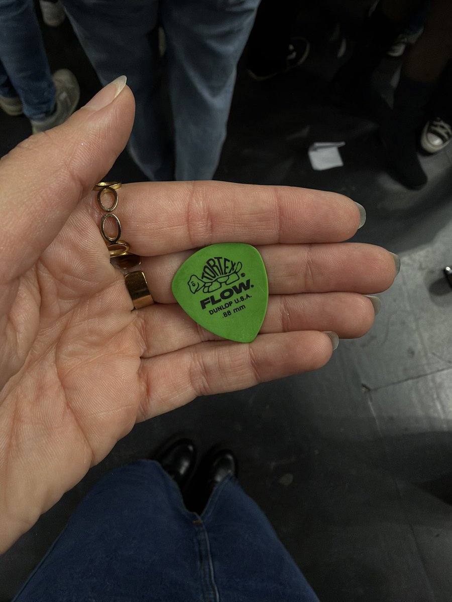 flickeroyals's tweet photo. guys i found this last night on the floor does it belong to niall’s crew ? 😋 #DPLOTBerlin https://t.co/W7uNdcIHvs