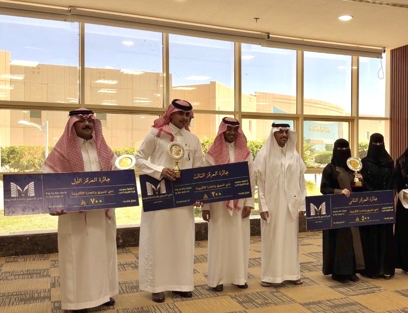 _MECNU's tweet photo. 🎙️ من أصواتٍ تروي حكاية الجامعة، إلى مواهبَ نفخر بها.

نبارك للفائزين في مسابقة «جامعة نجران.. تُروى بصوتك» هذا الاستحقاق، ونعتز بالمشاركات التي كشفت عن طاقات إبداعية تستحق أن تُسمع وتُحتفى بها.

🥇 المركز الأول: مشاري القحطاني | الأنظمة
🥈 المركز الثاني: رويدا ناصر | الموارد البشرية
🥉 المركز الثالث: عبدالـإله الغامدي | الرياضيات المالية والاكتوارية

أصواتٌ نفخر بها، ومواهبٌ تُستحق أن تُسمع، وأثرٌ يستحق أن يُروى👏🏻🤍
#جامعة_نجران 
#نادي_التسويق_والتجارة_الإلكترونية