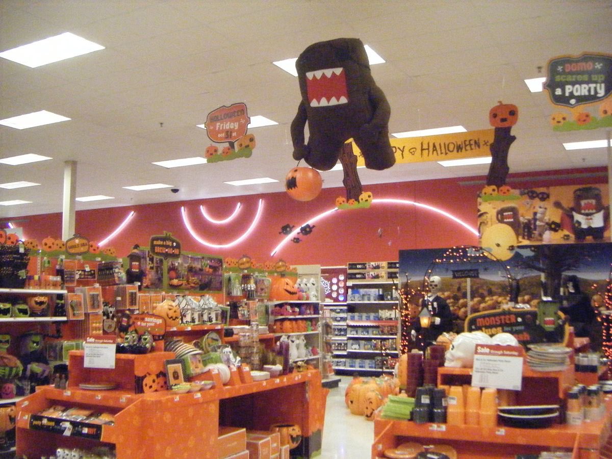 bacardibrutal's tweet photo. halloween @ target 2007/2008 https://t.co/HdnS5b9T7S