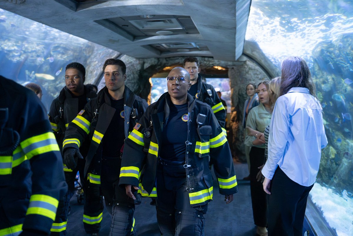 911ABCMEDIA's tweet photo. #911onABC’ 10x01 That Sinking Feeling  STILLS https://t.co/GaVFkFoTiQ