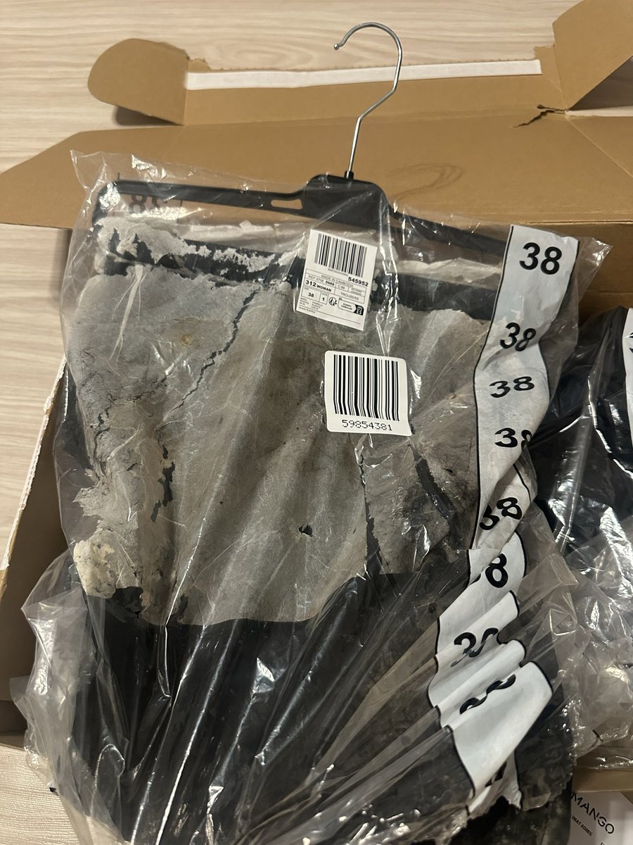 ertankan1907's tweet photo. @Mango’dan aldığım ürünün küflü ve kullanılamaz halde gönderilmesi kabul edilemez! Hijyen ve kalite kontrolü bu kadar mı göz ardı ediliyor? Yaşadığım mağduriyetin giderilmesini talep ediyorum .
#Mango #MüşteriMemnuniyeti #TüketiciHakları https://t.co/2bmjS8iARo