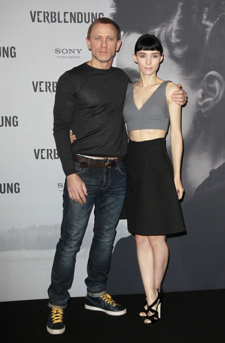 cinevow's tweet photo. Daniel Craig and Rooney Mara for The Girl With The Dragon Tattoo Premiere in Berlin, Germany, 2012 https://t.co/I1LgKaxIzk