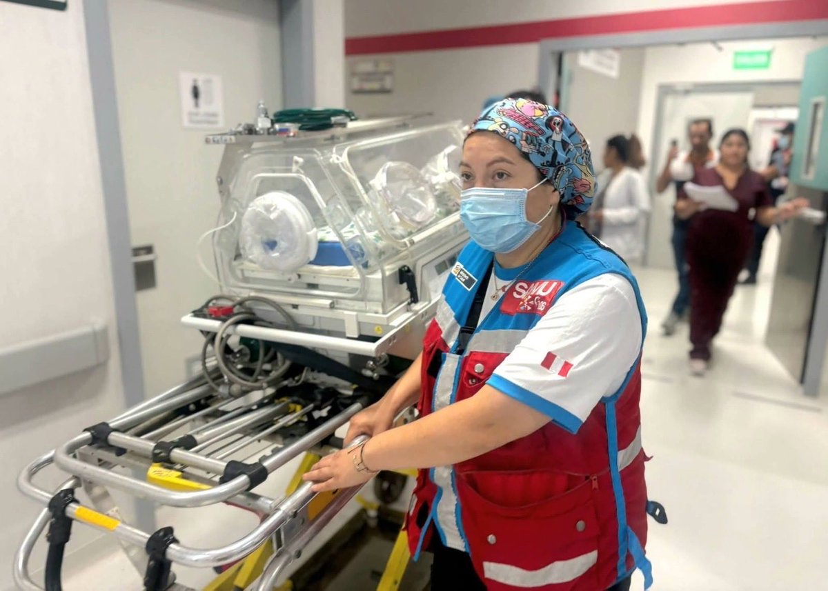 Minsa_Peru's tweet photo. ✈️ Una nueva misión por la vida

El Ministerio de Salud realizó con éxito el traslado aeromédico de emergencia de una recién nacida desde el Hospital de Sullana, en Piura, hacia Lima, donde ya recibe la atención especializada que requiere su delicado estado de salud.

Gracias al convenio institucional entre el Minsa, a través del SAMU, el @SISPeruOficial y la @fapperu, la evacuación se ejecutó de manera oportuna y segura.

✅ Con esta exitosa intervención, reafirmamos nuestro compromiso de garantizar el acceso a servicios de salud de alta complejidad para los pacientes más vulnerables del país, fortaleciendo la respuesta inmediata del Estado ante emergencias médicas críticas.