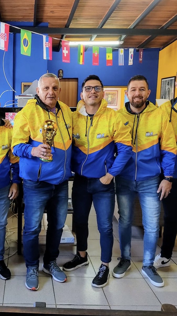 FrankPinedaC's tweet photo. Vuela alto mi querido Jairo 🕊️✝️ Gracias por la oportunidad, gracias por tus enseñanzas y consejos, gracias por "bancarme" siempre, pero sobre todo gracias por tu AMISTAD 😔🙏🏼 Hasta siempre viejo amigo 🫂💔🎙️⚽ https://t.co/xbrgajycZy