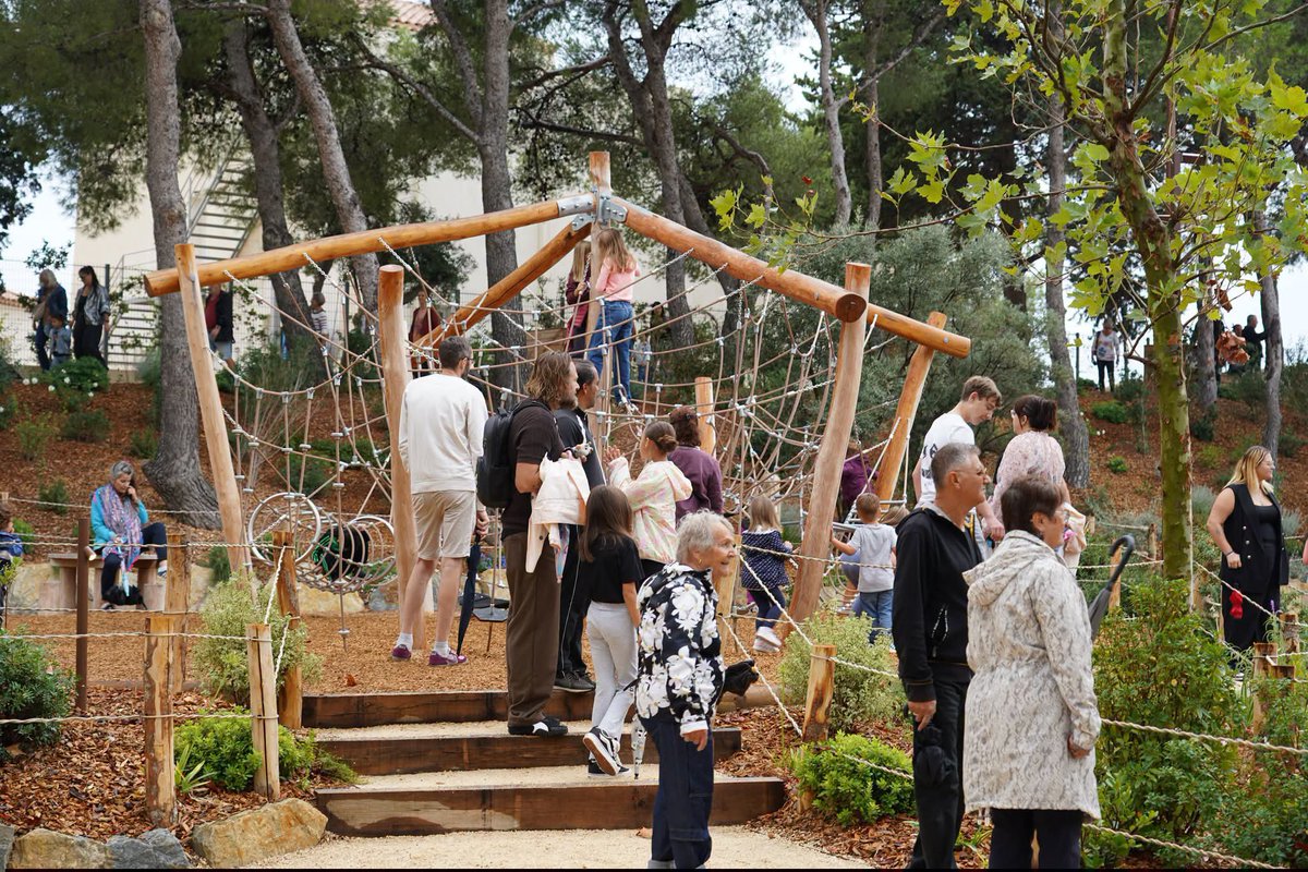 lechochretien's tweet photo. 🇫🇷🙏 𝗙𝗟𝗔𝗦𝗛 — Le maire RN de Rognac, Christophe Gonzalez, a fait BÉNIR par le curé de la commune une voie verte et un parc lors de leur inauguration, en présence du préfet de région.

L’opposition municipale a SAISI le procureur de la République d’Aix-en-Provence. (Marsactu) https://t.co/NVbQM5p4yG