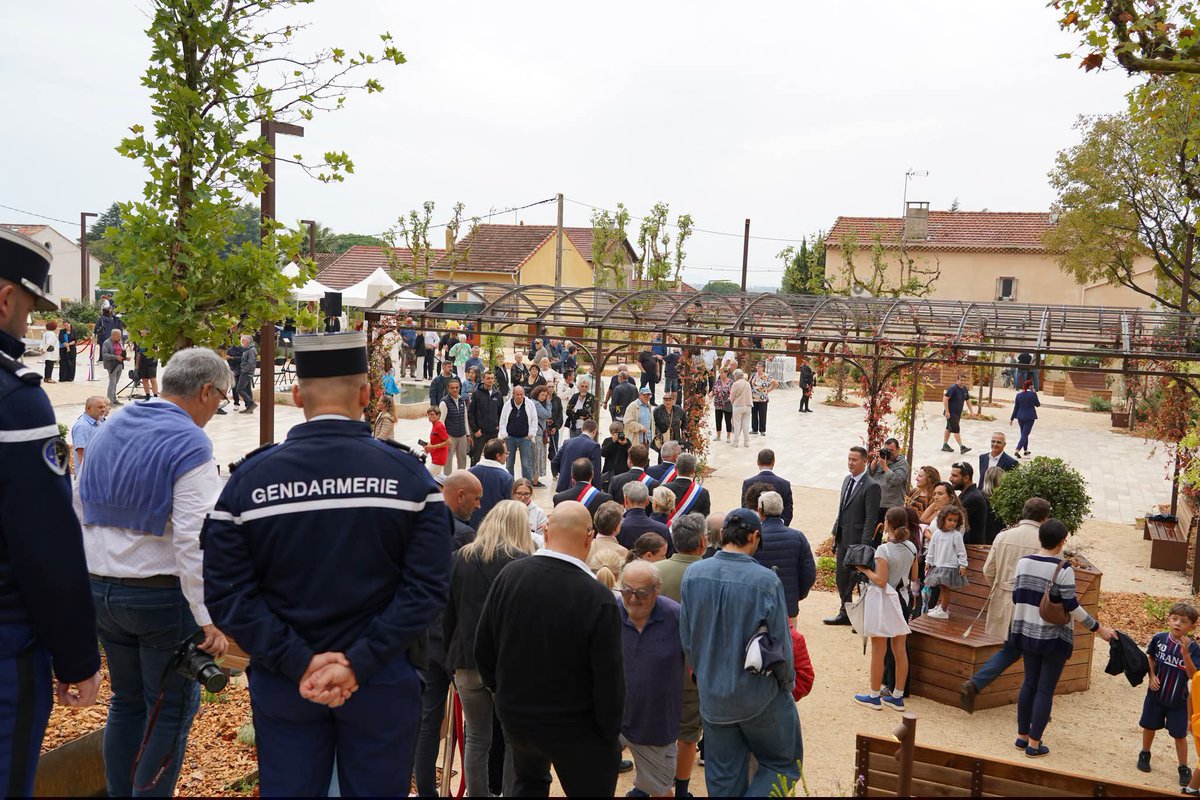 lechochretien's tweet photo. 🇫🇷🙏 𝗙𝗟𝗔𝗦𝗛 — Le maire RN de Rognac, Christophe Gonzalez, a fait BÉNIR par le curé de la commune une voie verte et un parc lors de leur inauguration, en présence du préfet de région.

L’opposition municipale a SAISI le procureur de la République d’Aix-en-Provence. (Marsactu) https://t.co/NVbQM5p4yG