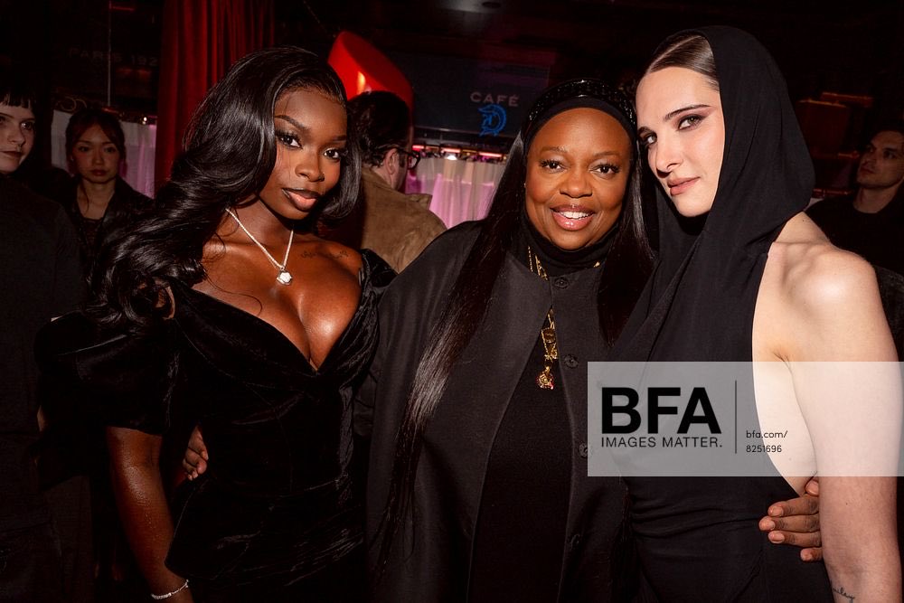 OlandriaDaily's tweet photo. Olandria with Pat McGrath and Hari Nef at the Pandora x Pat McGrath celebratory dinner! 

📸: BFA https://t.co/3sg2hNq0c8
