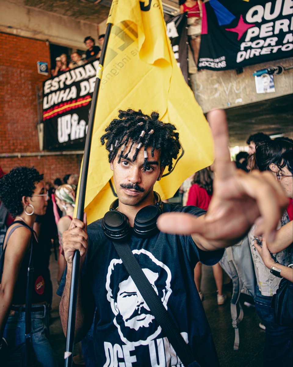 zeluoficial's tweet photo. COMEÇOU! Mobilização estudantil em Brasília! 📸🔥

#unb #brasilia #lula https://t.co/LUOmdG2Hvm