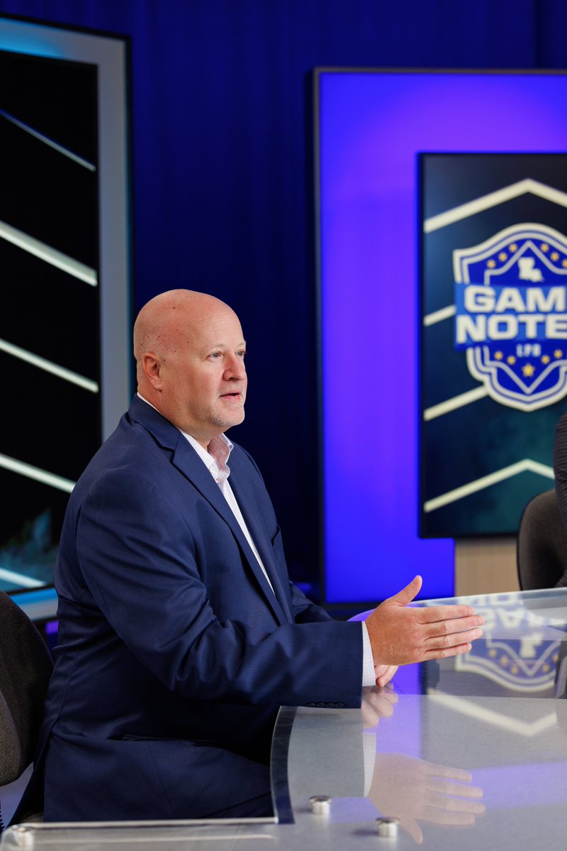 lpborg's tweet photo. Get ready for Week 6 of college football with Game Notes, Saturday morning at 10 AM on LPB!

Join veteran sportscaster Victor Howell for a preview of the matchups before kickoff. 

Which team are you rooting for this weekend? Let us know in the comments! https://t.co/wj55MG06TT