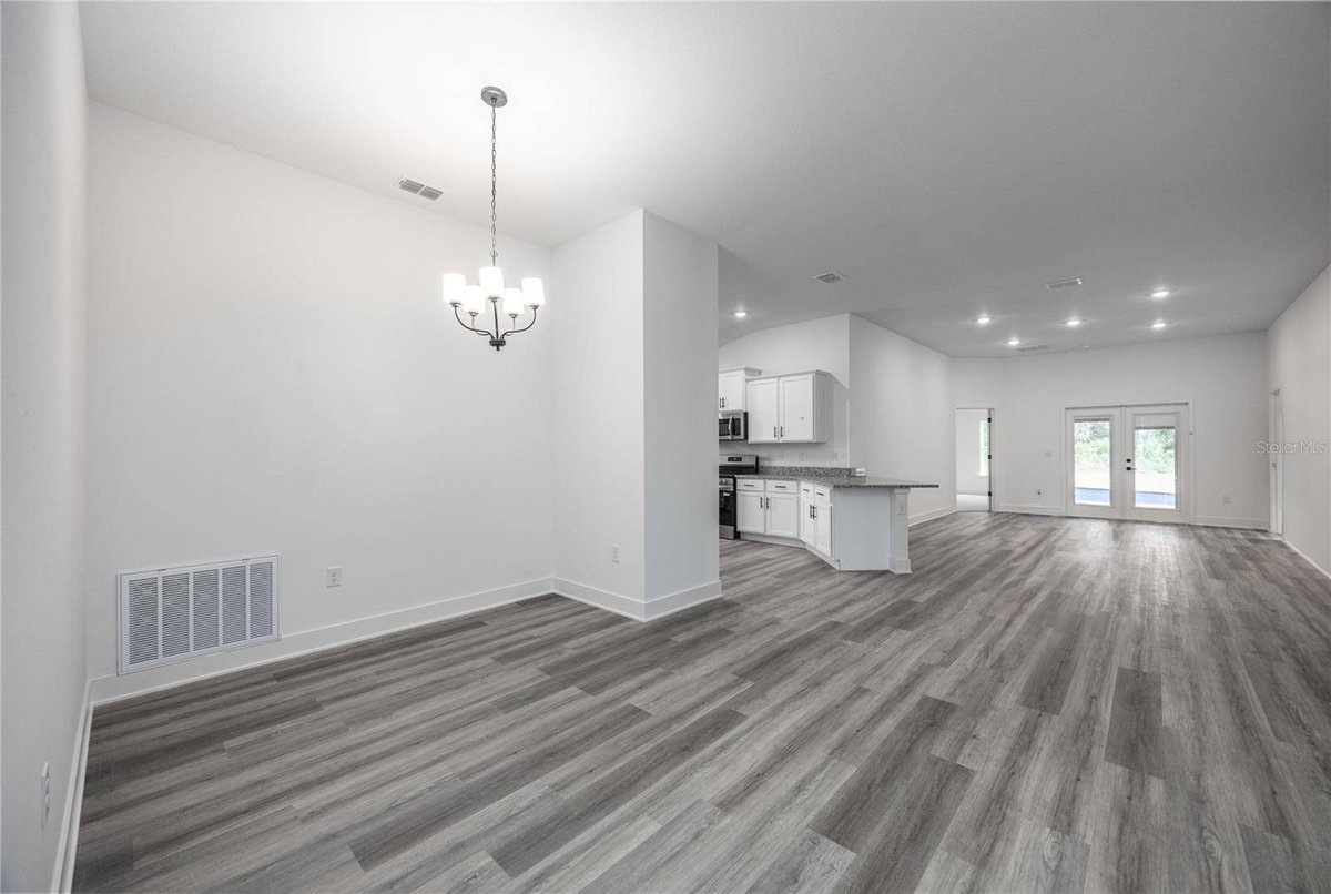 TheRealJAParker's tweet photo. Build your vision in Newberry: 4 beds, 3 baths &amp; 2,200 sq. ft. with select color choices available before construction begins.
https://t.co/ntwkeNFut4 https://t.co/08vpfGCCgv