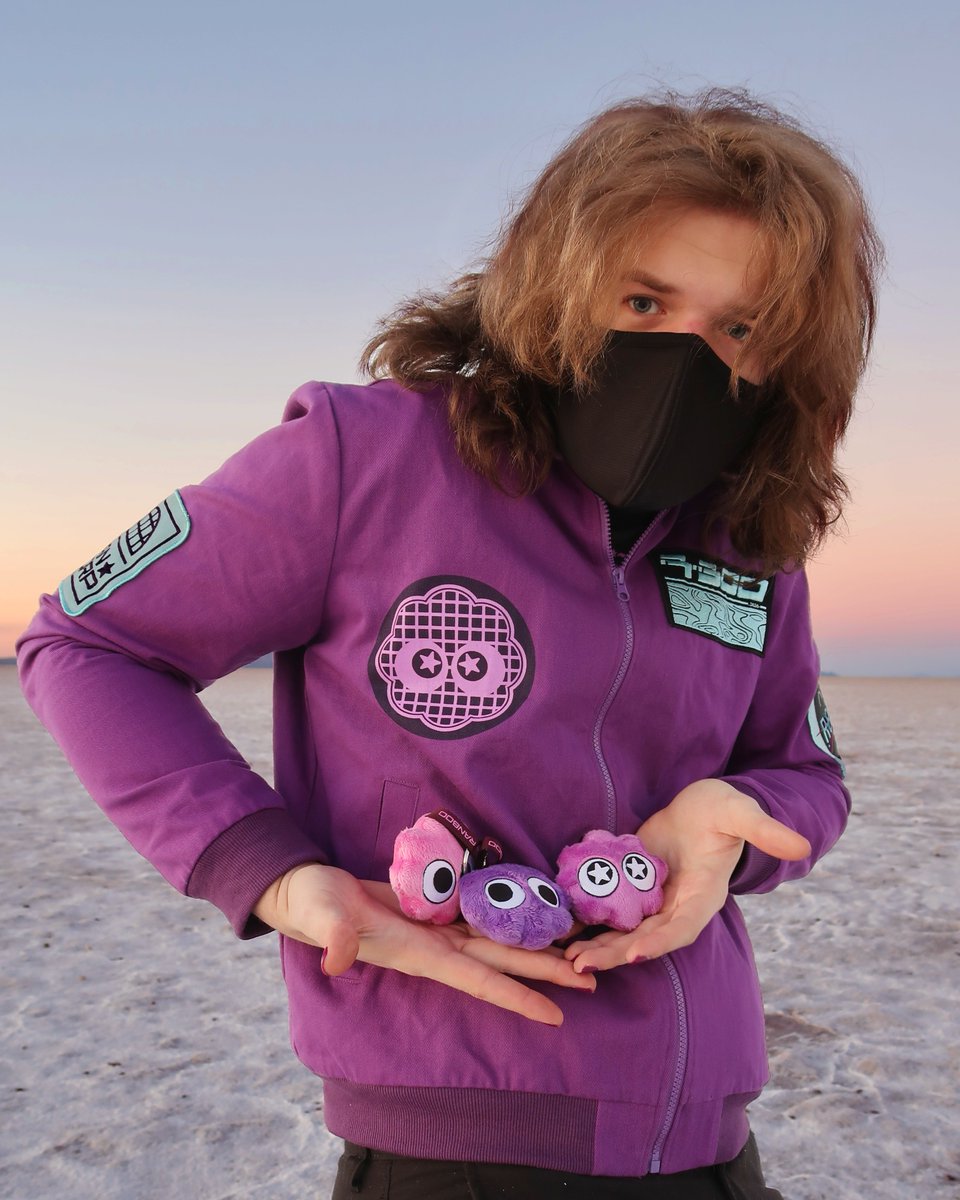 Ranboosaysstuff's tweet photo. NEW MERCH OUT NOW ON https://t.co/00okBaGAVt !!!!

WEVE GOT KEYCHAINS, JACKETS, HOODIES, SHIRTS, TOTES, AND MORE (DID SOMEONE SAY EARRINGS???)

OUT FOR A LIMITED TIME!!!

(DESIGNED BY THE WONDERFUL @kertoir) https://t.co/BWeQ4HZUIA
