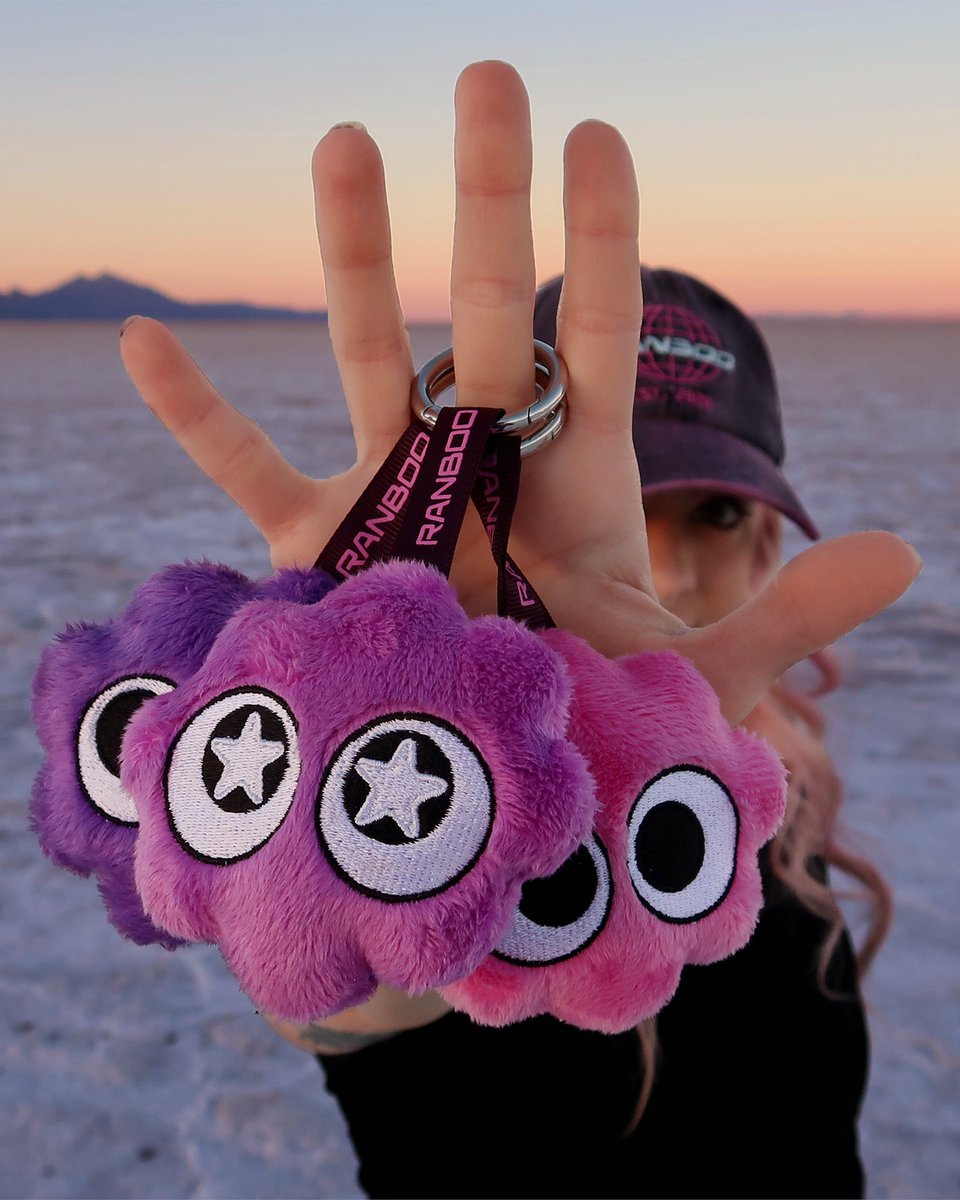 Ranboosaysstuff's tweet photo. NEW MERCH OUT NOW ON https://t.co/00okBaGAVt !!!!

WEVE GOT KEYCHAINS, JACKETS, HOODIES, SHIRTS, TOTES, AND MORE (DID SOMEONE SAY EARRINGS???)

OUT FOR A LIMITED TIME!!!

(DESIGNED BY THE WONDERFUL @kertoir) https://t.co/BWeQ4HZUIA