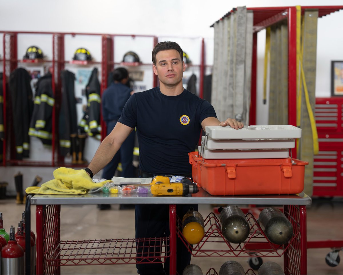 911TVNEWS's tweet photo. Stills 10x01: That Sinking Feeling #911onABC https://t.co/ZcarDOuGUg