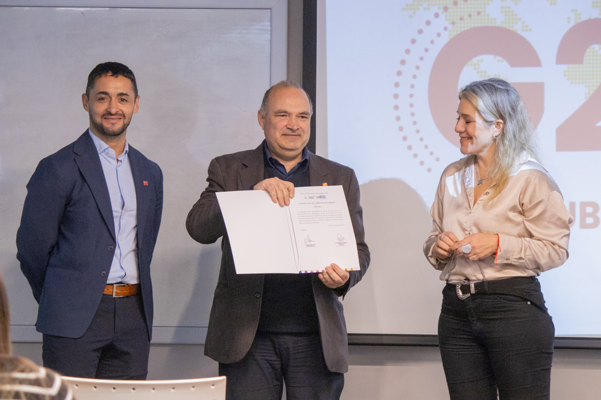 ubpascal's tweet photo. El reconocimiento destacó el trabajo académico y estudiantil, y sumó una invitación para que los alumnos participen en comisiones legislativas y conozcan aún más de cerca su dinámica institucional.

🔗 Conocé más: https://t.co/N19SiKQqTo

#SaberYSaberHacer https://t.co/4wh0pDc6ms