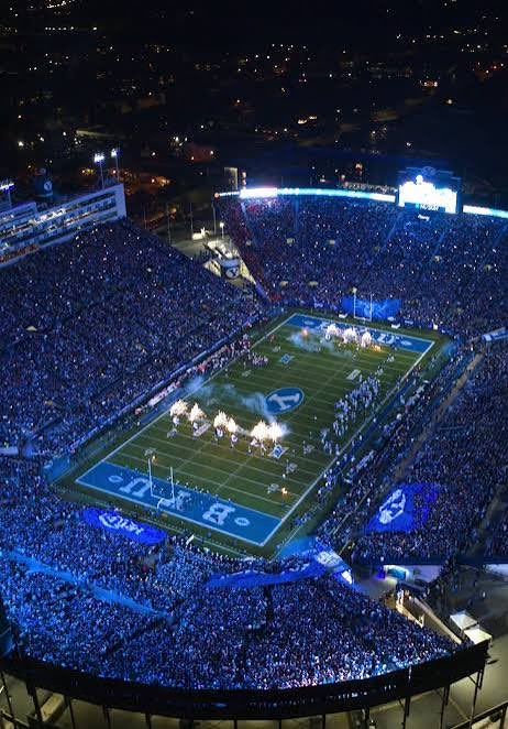 Jax_Chadwick's tweet photo. Pumped to be back at LES tonight! Appreciate the invite, @BYUfootball

@kalanifsitake @Coach_Popp @ShawKarter @cpay70 @CoachKipp_BK @feula94 @BYU_CoachJustin
@BYUfootball @BYUCougars
@LockedOnCougars @BYUFBRecruiting @rakot010 @Mitch_Harper @BartleKSLsports @lukemcmurtrey https://t.co/MvcImeeowt