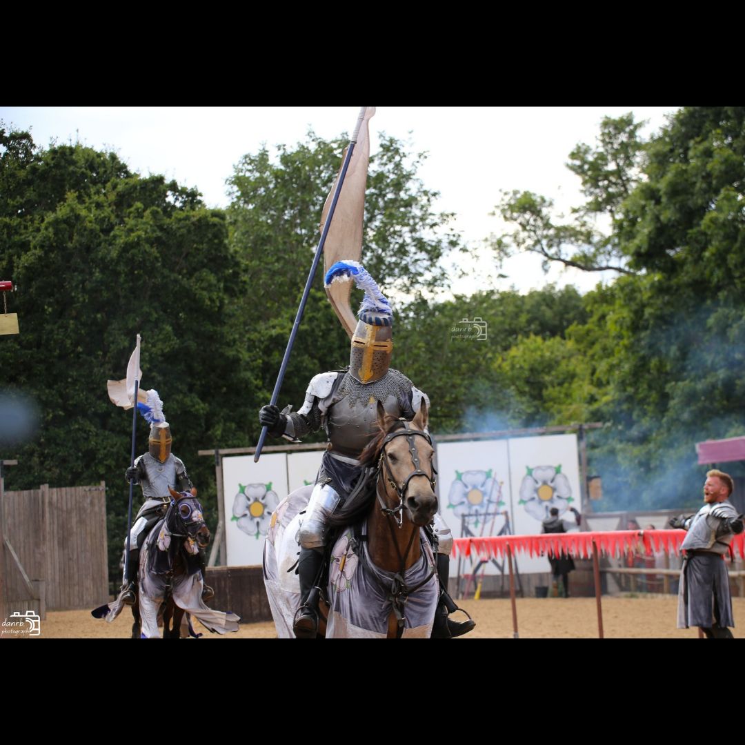 danrbphot0graph's tweet photo. The House of York, Wars of the Roses Live with The Knights of Middle England at Warwick Castle!
#warsoftheroses #theknightsofmiddleengland #warwickcastle #history #jousting https://t.co/gpg1Agxme8