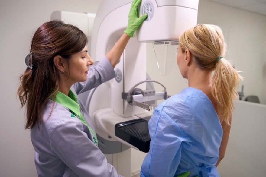 NYCHealthSystem's tweet photo. No insurance? You can still get screened for breast cancer.

NYC Health + Hospitals provides breast cancer screenings and mammograms regardless of insurance status. Our teams can also help eligible New Yorkers connect with health coverage or #NYCCare.

This #BreastCancerAwarenessMonth, don't let cost keep you from getting the care you need. Call 1-844-692-4692.