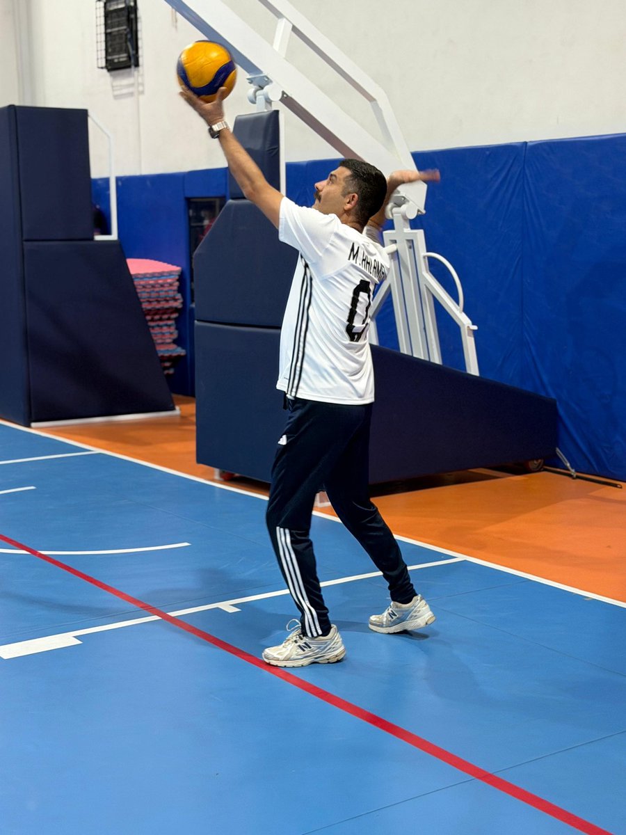 CemTutsoy's tweet photo. 📍 Voleybol Turnuvası

Ülkü Ocakları Genel Merkezimizin Güz Dönemi Programları kapsamında, Ülkü Ocakları Genel Başkanımız Sn. Ahmet Yiğit Yıldırım’ın Türk gençliğini spora daveti doğrultusunda, Ülkü Ocakları Adana İl Başkanlığı olarak voleybol turnuvamızı gerçekleştirdik.

Ülkü Ocakları Genel Başkan Yardımcımız Mehmet Ali Halaman’ın katılımıyla; İl Ocak Divanımız, İlçe Ocak Başkanlarımız ve teşkilat mensuplarımızın iştirak ettiği turnuvamızda, sporun birleştirici gücüyle birlik ve beraberliğimizi pekiştirdik.🏐🇹🇷
@ayyildirim1