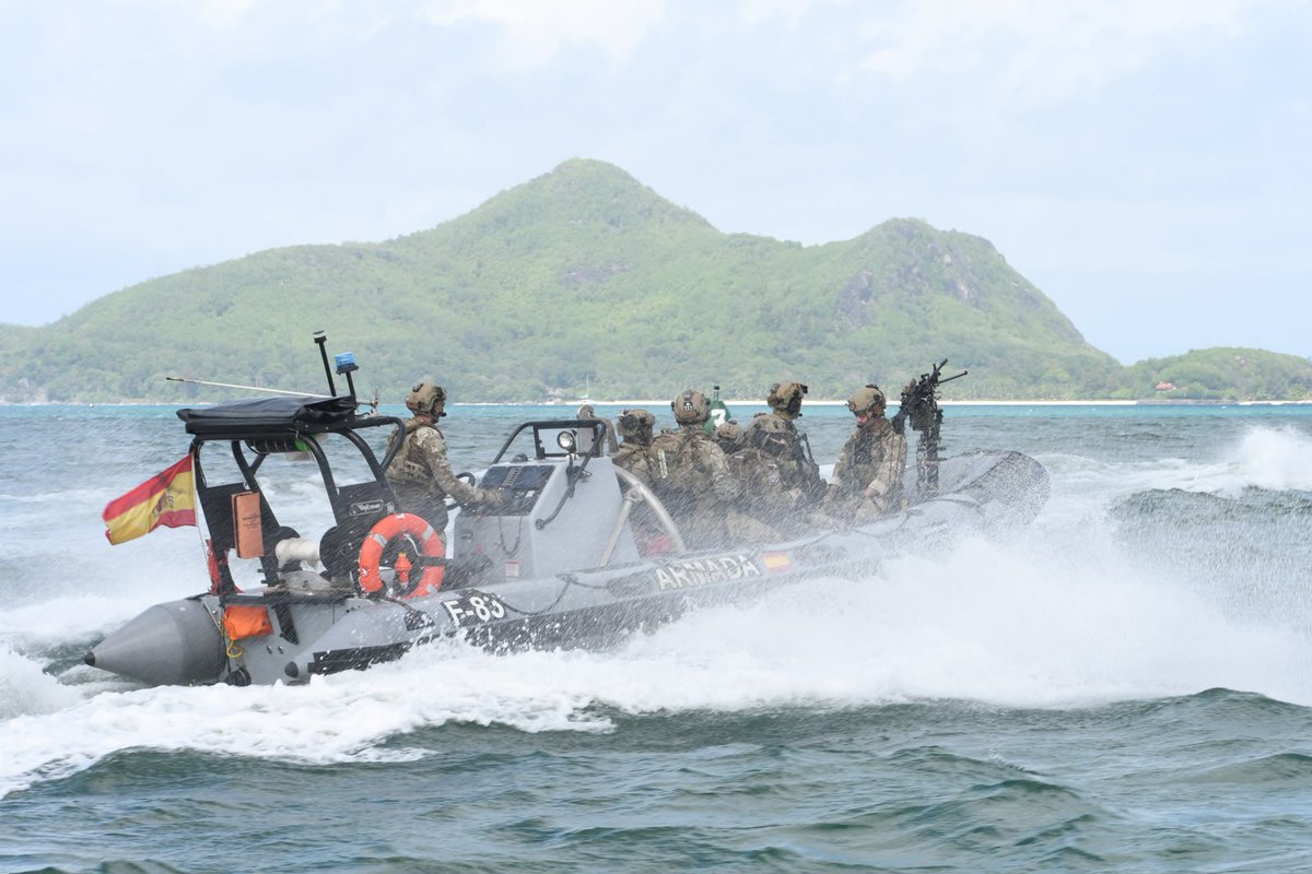 EUNAVFOR's tweet photo. ALDABRA V phase II

An exercise to further enhance interoperability, strengthen operational capabilities, and reinforce cooperation between EUNAVFOR ATALANTA and @SeyDefence

📷 @Armada_esp Naval Special Operations team, Seychelles Special Forces TAZAR and Seychelles Coast Guard https://t.co/QcP7UkRmDT