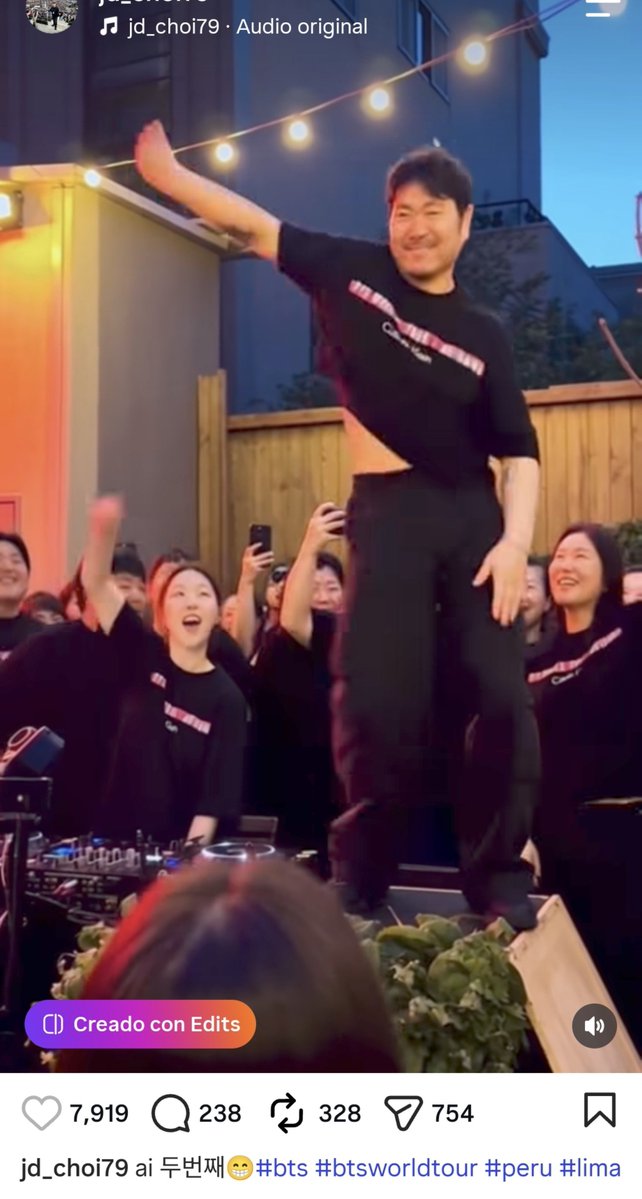palestinalibr3's tweet photo. El staff de BTS, entre ellos sus bailarinas, fotografos, camarógrafos, etc. la están pasando de la PTM en Perú, hasta surf han hecho. Los bities también están pasándola rico. ASCO será cuando prueben comida desabrida, perdón. https://t.co/8YVwU4qfZS