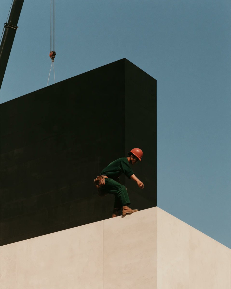jov_boris's tweet photo. Brave construction workers defying gravity. https://t.co/ZlVPZCWuEd