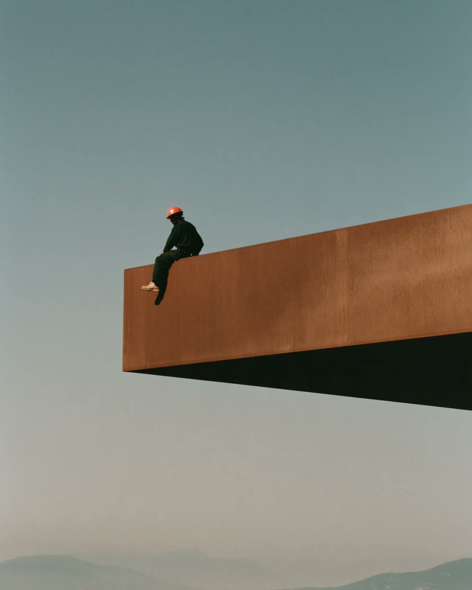 jov_boris's tweet photo. Brave construction workers defying gravity. https://t.co/ZlVPZCWuEd