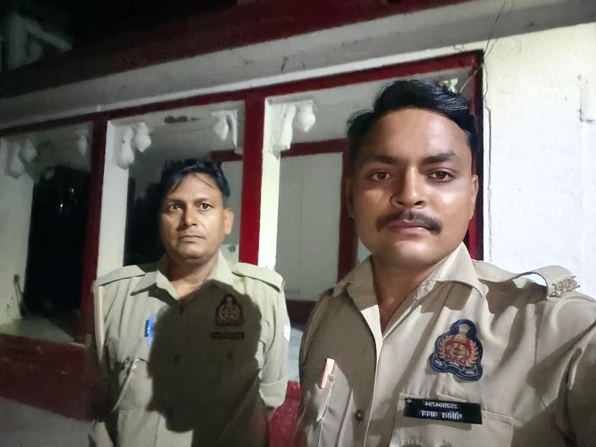 balliapolice's tweet photo. #रात्रि_गश्त_व_चेकिंग #SPBallia श्री डॉ0 ईरज राजा के निर्देशन में जनपद में शांति,सुरक्षा एवं कानून व्यवस्था बनाए रखने के दृष्टिगत #Ps_रसड़ा पुलिस द्वारा रात्रि में निरन्तर भ्रमणशील रहते हुए संदिग्ध व्यक्तियों/वाहनो की चेकिंग की जा रही है। #Ballia
@Uppolice
@dgpup
@digazamgarh https://t.co/lDlL5Gt6RD