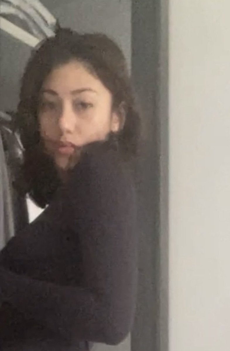 ashaliazof's tweet photo. i love my blurry mirror selfies https://t.co/KIAcnVCd0T