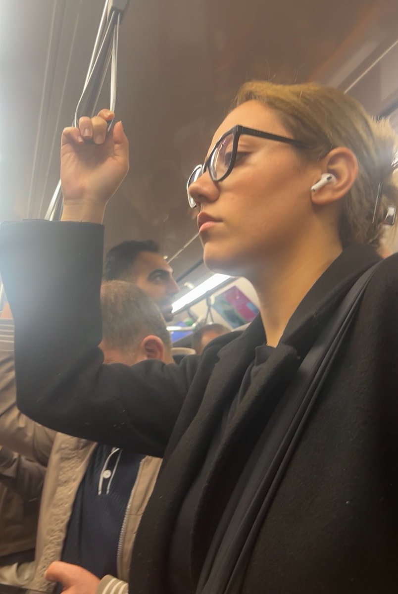 zeloyapt's tweet photo. Metro da boyle bişi gorseniz napardınız 
Sizden gelenler..
#gizli
#gizliçekim
#sevgili
#ensestkızkardeş https://t.co/c3FwGjhmhs