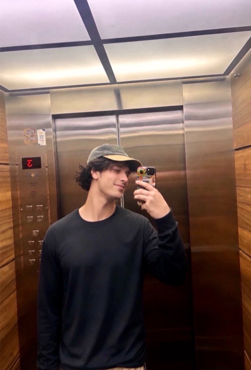 hungandgamer's tweet photo. My selfies for IG/ my selfies for X ✨ https://t.co/FRex5nhqpl