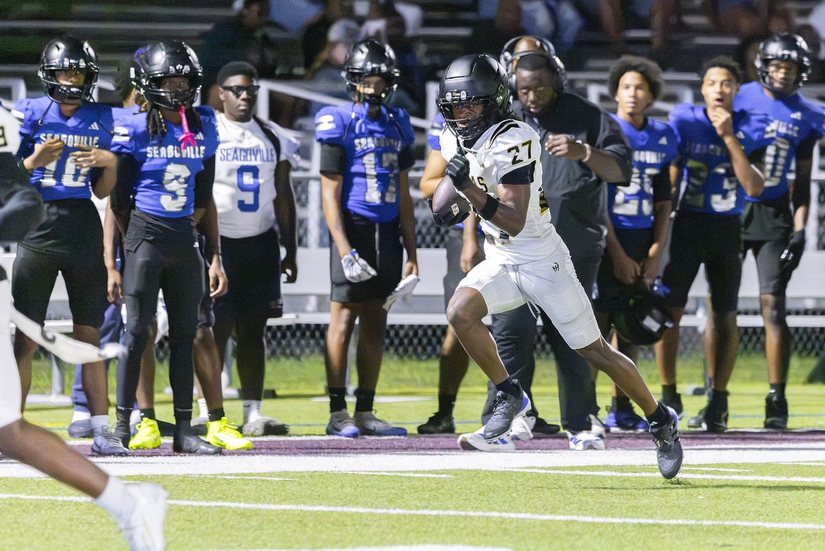 SOCGoldenBearFB's tweet photo. Week 6️⃣ Photos Of The Night❕ https://t.co/nk6HNCnTcQ