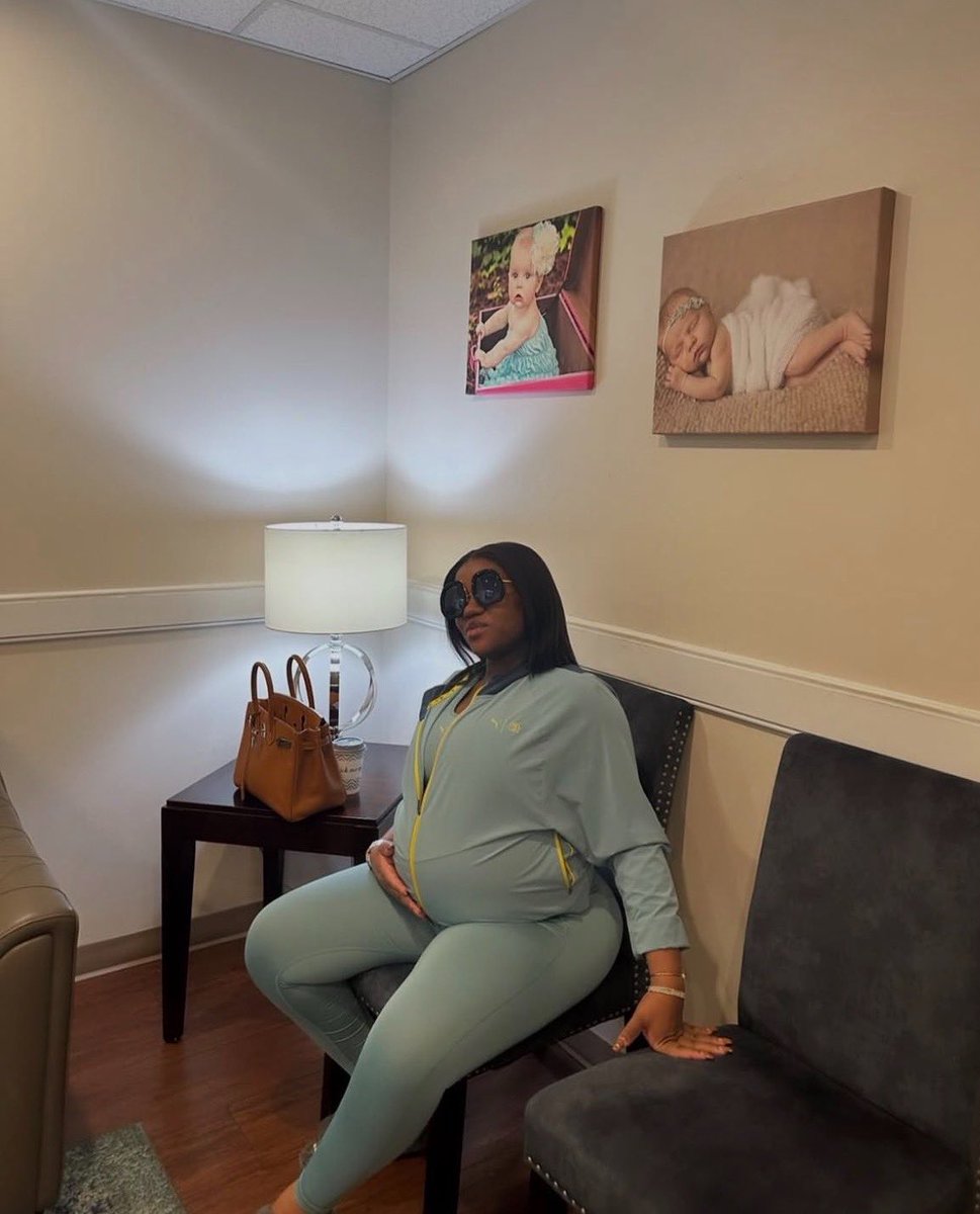 TheDamiForeign's tweet photo. Awww, Davido’s wife, Chioma is pregnant again. Davido na sharp shooter😂❤️🤰 https://t.co/kkIJ7UmGjZ