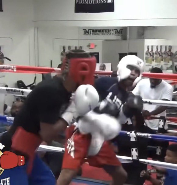 Artmanthegoat's tweet photo. For a guy with the best defense looks like there’s only one fighter that’s able to hit him flush …
Yall 100 percent sure Dev can’t crack that jaw with smaller gloves and no head gear ?
https://t.co/z0OVFbpMij #Haneyshakur https://t.co/ZkvVJqDdl2