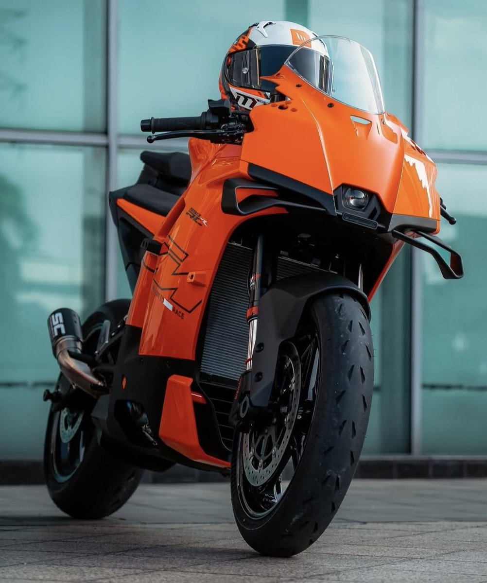 MoreMotorcycles's tweet photo. #KTM RC8 https://t.co/F39UD38FhH