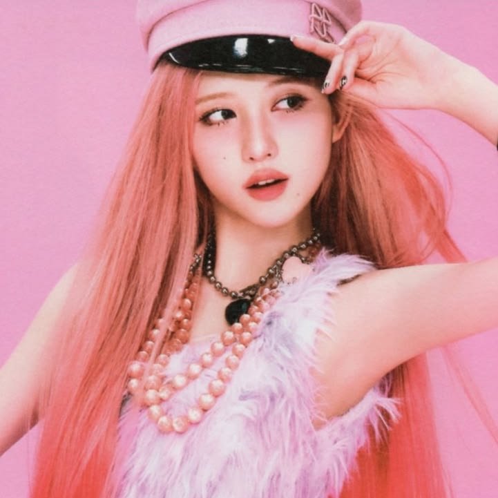 holyive's tweet photo. a gaeul é ÓTIMA em posar genuinamente me irrita mt como ela não tem mais schedules de modelokkkkkkkk https://t.co/VKVMmbxajl