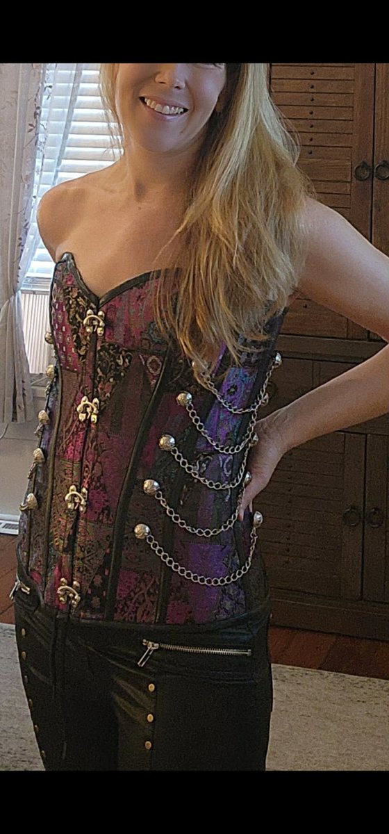 ProveItToHer's tweet photo. Tonight's mission: Treat my gorgeous wife like a stranger I’m trying to take home from the bar. 
She’s never experienced a stranger trying to pick her up, so tonight I’ll be the stranger, buy her a drink, and filming the entire electric interaction. https://t.co/13vS6HbD1n