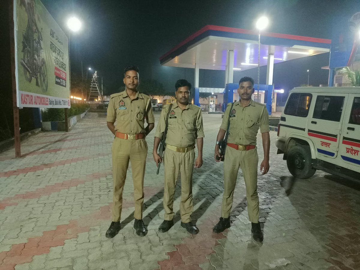 balliapolice's tweet photo. #रात्रि_गश्त_व_चेकिंग #SPBallia श्री डॉ0 ईरज राजा के निर्देशन में जनपद में शांति,सुरक्षा एवं कानून व्यवस्था बनाए रखने के दृष्टिगत #Ps_रेवती पुलिस द्वारा रात्रि में निरन्तर भ्रमणशील रहते हुए संदिग्ध व्यक्तियों/वाहनो की चेकिंग की जा रही है। #Ballia
@Uppolice
@dgpup
@digazamgarh https://t.co/Q0rt1L0Ew4