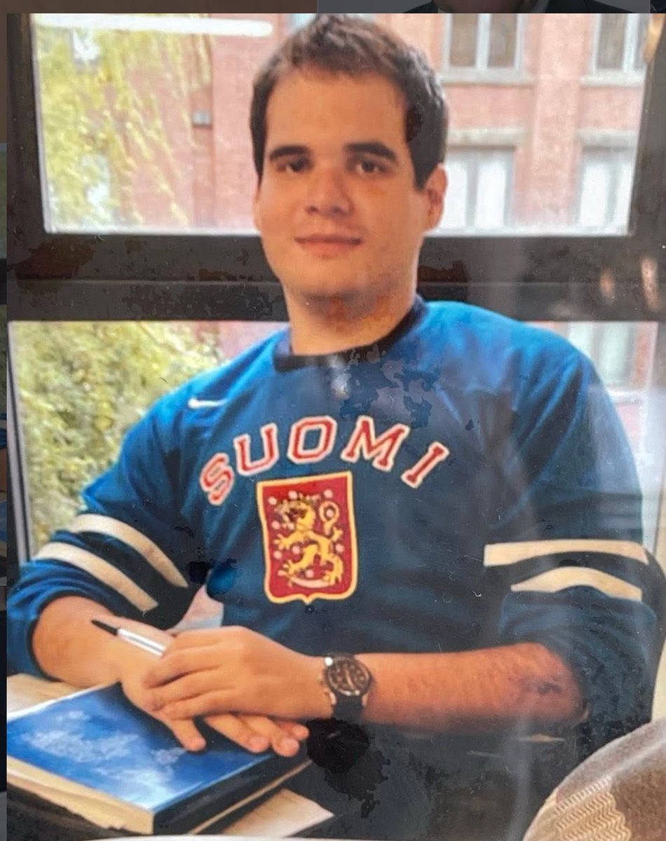 jorgegogdl's tweet photo. Pío López Obrador quien salía en videos recibiendo dinero en efectivo de manos de David León Romero, mandó a su hijo Emiliano López Obrador Garrido a estudiar a Rusia.

¿Habrá sido con el dinero de los sobres amarillos?

El ahora pre candidato de Morena a diputado federal. https://t.co/x6S3j3Mhwb