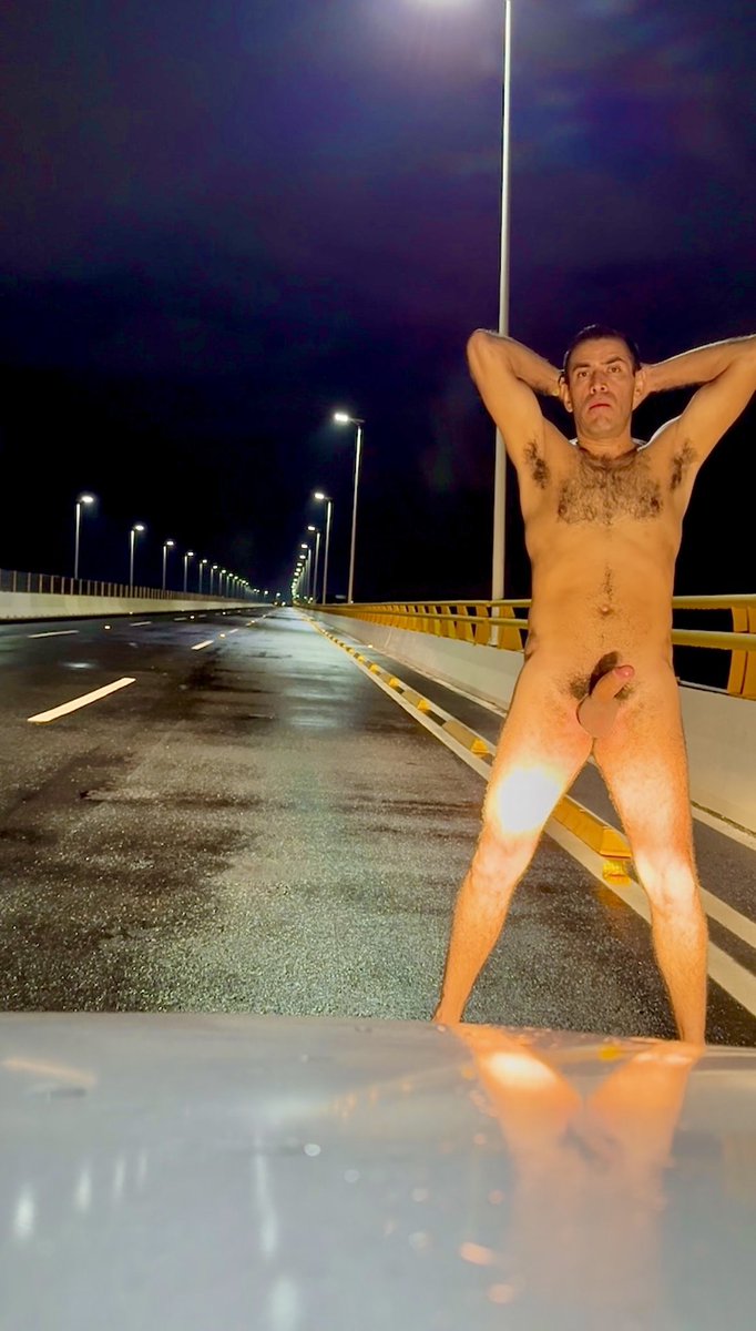 cesarvta36's tweet photo. Nuevo contenido exhibiéndome y orinando en la carretera https://t.co/lu2V0Ks7ig https://t.co/ylkPxdG0J6