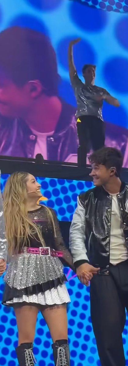 blackleakerbr's tweet photo. Meus pais estão felizes eu estou tambem ❤️ @karolsevilla @Michaelronda https://t.co/OxORuyIG8r