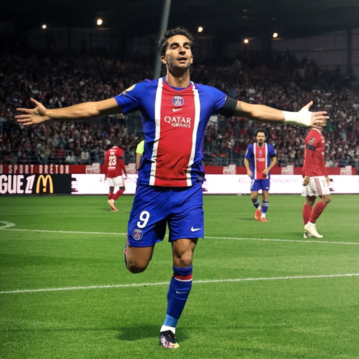 VibesPSG's tweet photo. 📊 Ferran Torres 🇪🇸 au PSG ❤️💙 :

⚽️ 7 buts 
🏅 3 MVP (L1)
🏅 1 MVP (LDC)
🏅 1 POTM (L1)

Adaptation express pour 𝗧𝗛𝗘 𝗦𝗛𝗔𝗥𝗞. 🦈 https://t.co/Ud2SL7i5Ck