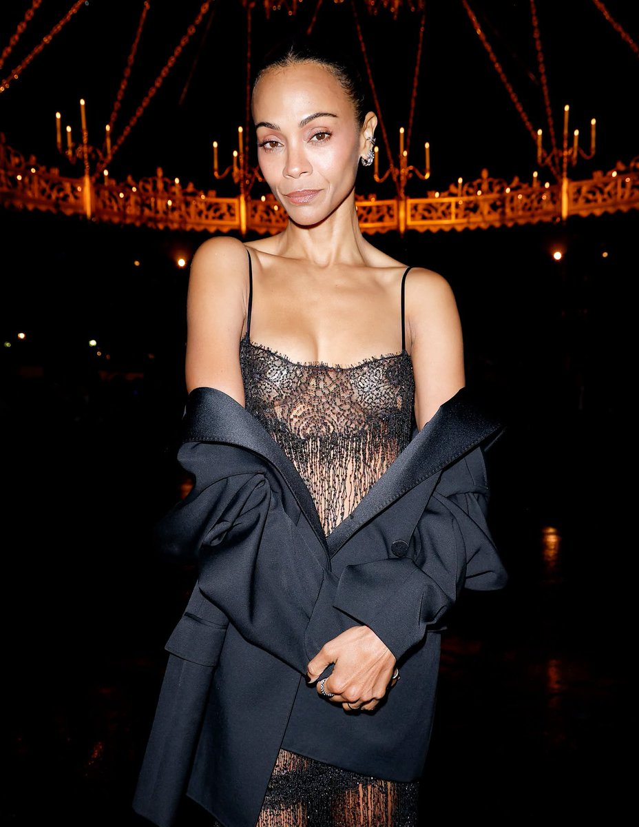 Complex's tweet photo. Zoe Saldana at Paris Fashion Week 📸 https://t.co/6mFzw1plyB