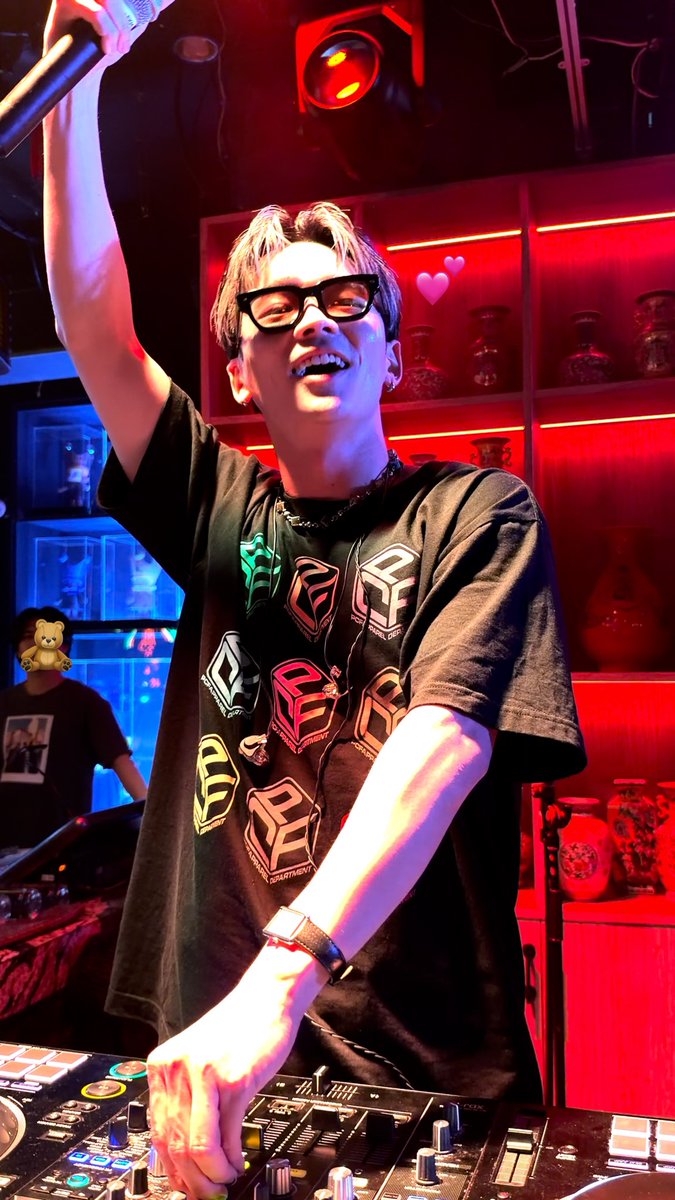 mainici_eraine's tweet photo. 楽しそうな表情の椋雅くんがいっぱい😭✨️
初海外DJ おめでとう＆お疲れ様でした💐💫

#PSYCHICFEVER
#中西椋雅  #RYOGA
#DJRYOGA https://t.co/2MuWLZMb7d