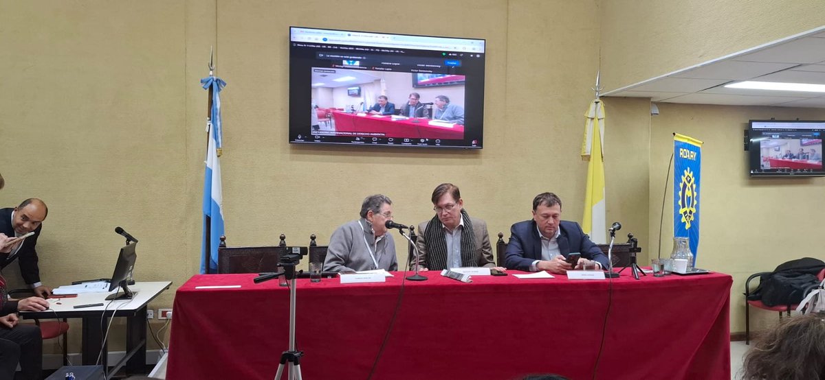 UccRedes's tweet photo. ✨🌍 La UC en el XXIV Encuentro Internacional de Derecho

📍 Buenos Aires, Universidad de Belgrano
👩‍🏫 Mgtr. Gustavo Cáceres: “Fiscalías Ambientales en el Paraguay”  
🌱 Daniel Kovack: “Justicia y Litigación Ambiental y Climática” https://t.co/2CYQw69ipL