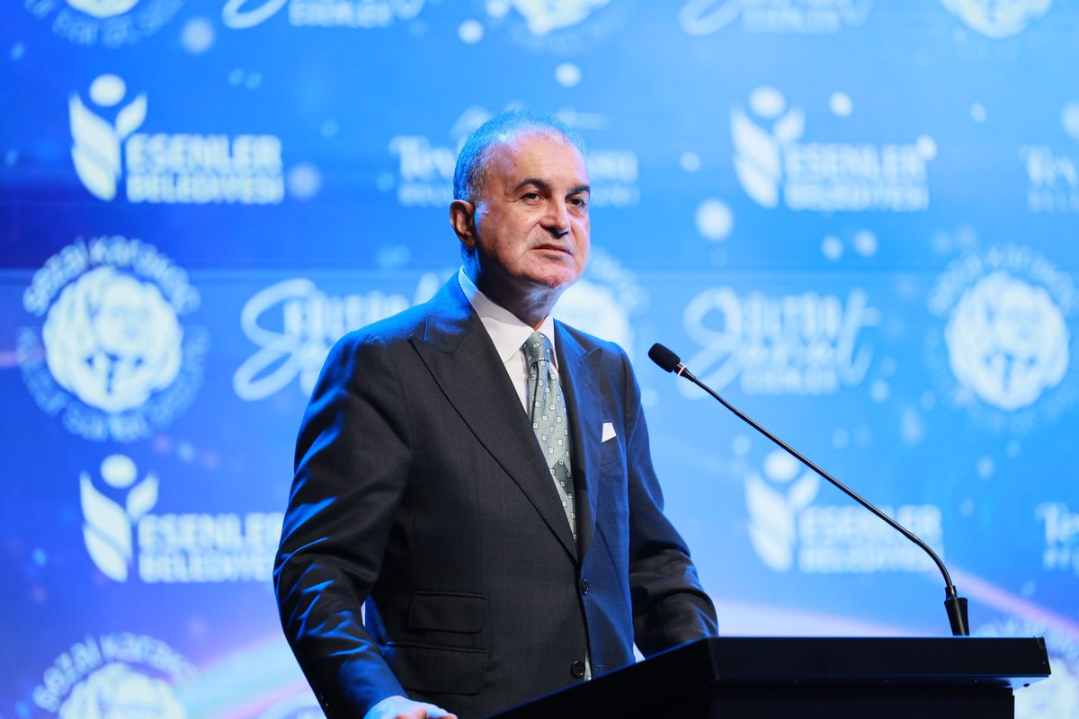 tevfikgoksu's tweet photo. Bu yıl gönül ve fikir dünyamızın müstesna ismi Sezai Karakoç’a ithaf ettiğimiz 2026-2027 Kültür Sanat Sezonumuzun açılışını AK Parti Genel Başkan Yardımcımız ve AK Parti Sözcümüz Sayın @omerrcelik ile birlikte gerçekleştirdik.

Bazı şairler kelimeleriyle gönüllere, fikirleriyle çağlara seslenir. Sezai Karakoç, şiiriyle bize yalnızca güzeli değil; inancı, umudu ve yeniden dirilişi de hatırlattı.

Bu akşam sezon açılış programımıza teşrifleriyle bizleri mutlu eden AK Parti Genel Başkan Yardımcımız ve AK Parti Sözcümüz Sayın Ömer Çelik’e, Prof. Dr. Ümit Meriç Hanımefendiye, kültür sanat dünyamızın kıymetli sanatçılarına ve tüm misafirlerimize teşekkürlerimi sunuyorum.