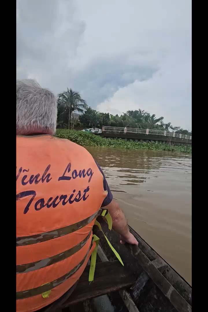 KingHarold69's tweet photo. Rowed through the Mekong Delta on a sampan before visiting a rice paper-making demonstration and settling into our homestay for the night. https://t.co/SA8eDNEhJF