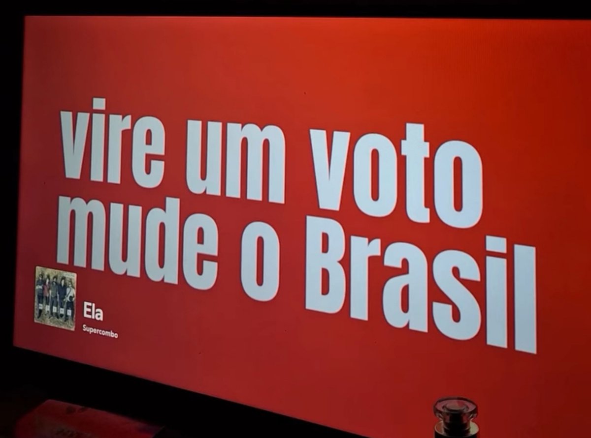 centralspcb's tweet photo. ⭐ "VIRE UM VOTO, MUDE O BRASIL!", essa é a mensagem que agora aparece no canvas e informações do spotify da Banda Supercombo (@Supercombo).

Ação gigantesca que clama pela ação popular frente às ameaças à soberania e democracia brasileira.

Muita admiração! https://t.co/WAo6e1wzSN